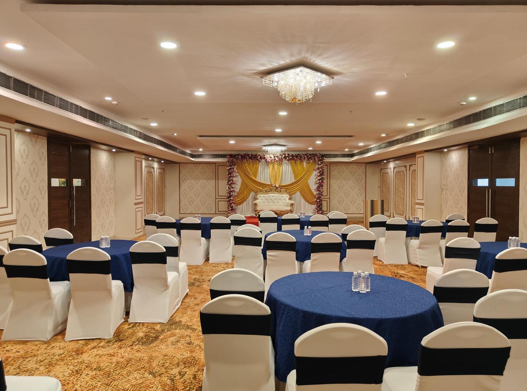 The Altruist Business Hotel Kharadi Poona Buitenkant foto