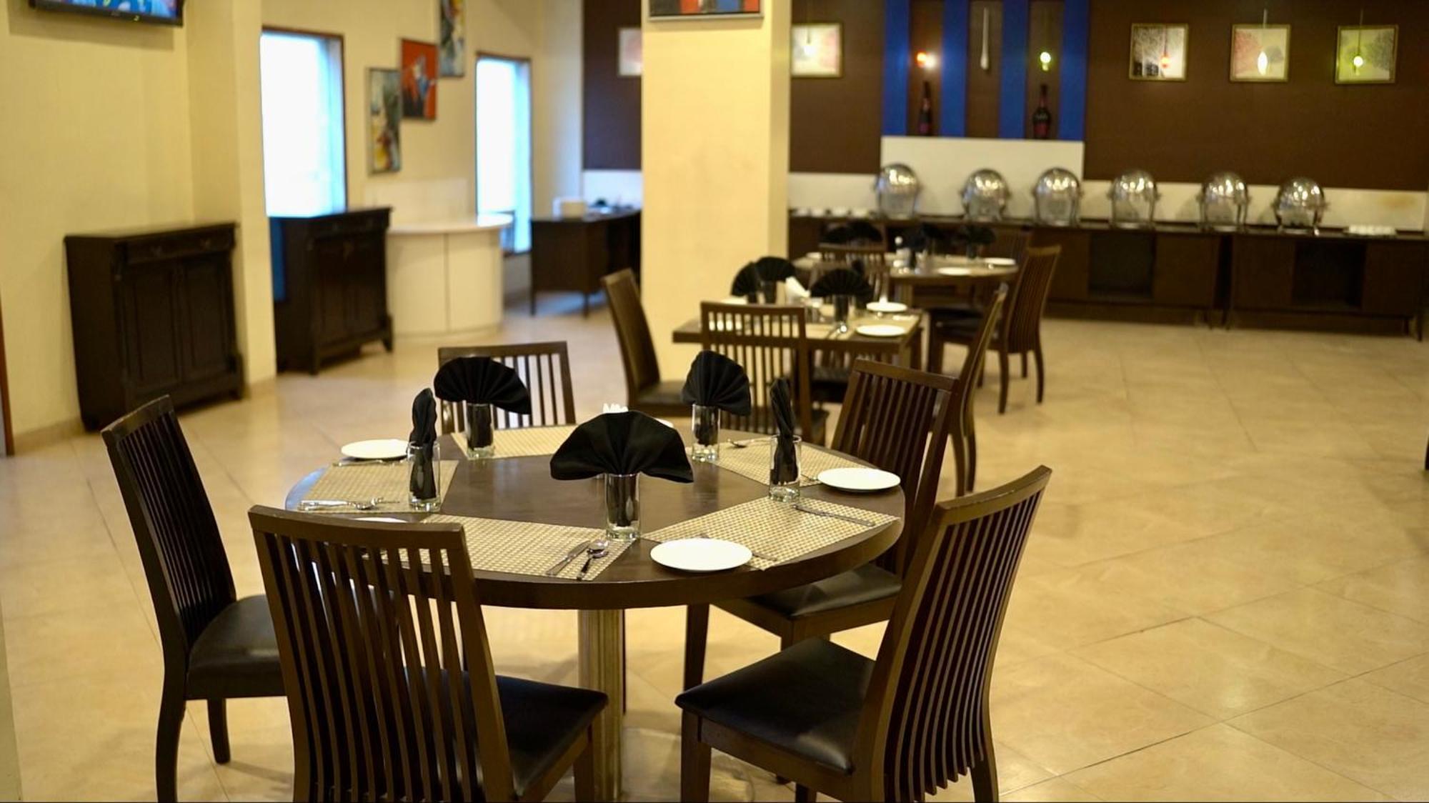 The Altruist Business Hotel Kharadi Poona Buitenkant foto